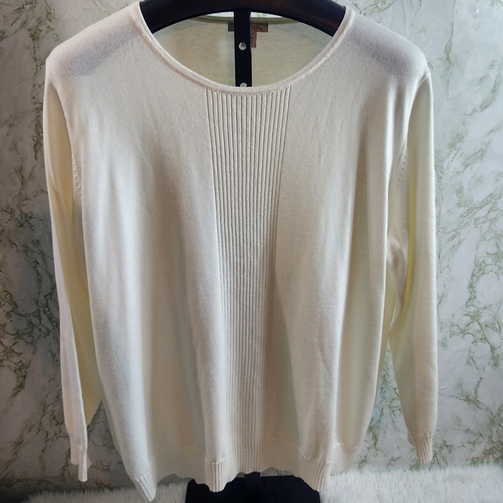 Dressbarn Woman Winter White Sweater